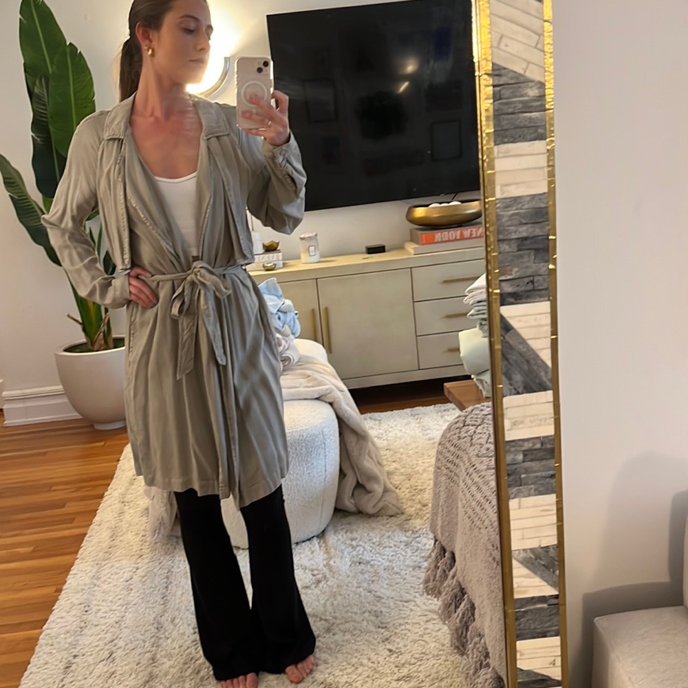 Like New Bella Dahl Taupe Tie Front Duster S
